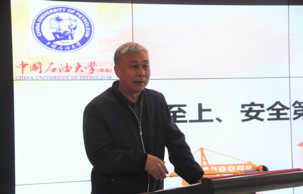 李子德讲安全课 杨扬摄影 李子德讲安全课 杨扬摄影