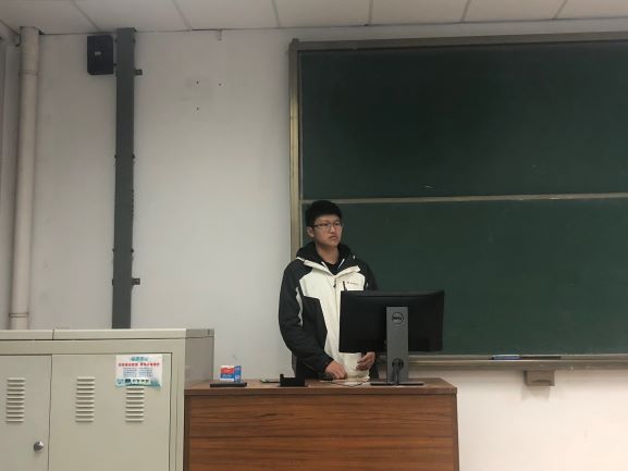 辅导员刘伟做动员 孙宁摄影 辅导员刘伟做动员 孙宁摄影