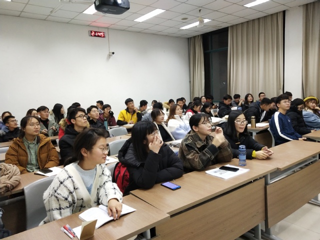 大家热烈讨论 大家热烈讨论