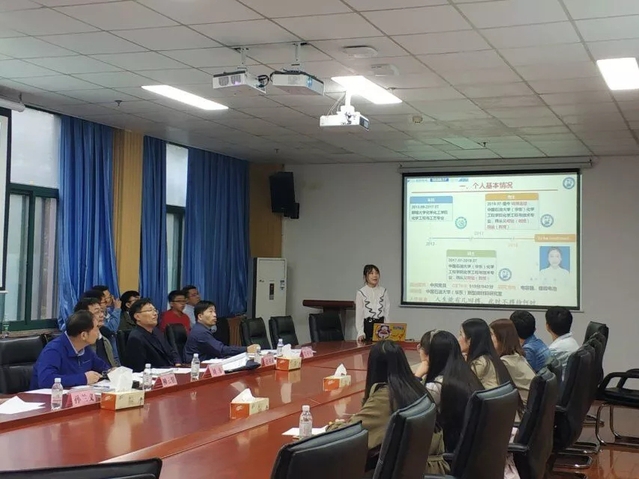 申报者进行答辩 申报者进行答辩