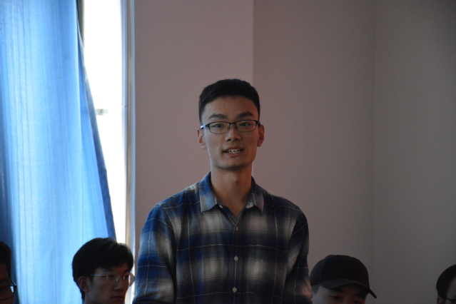 学生代表发言 苏淑仪摄影 学生代表发言 苏淑仪摄影