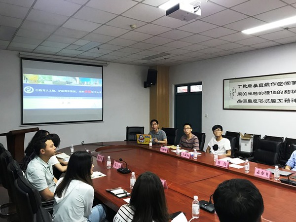 郭孟介绍学院学生工作情况