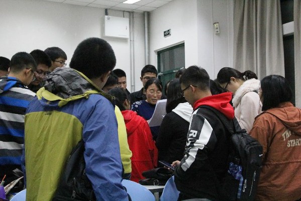 会后师生交流 会后师生交流