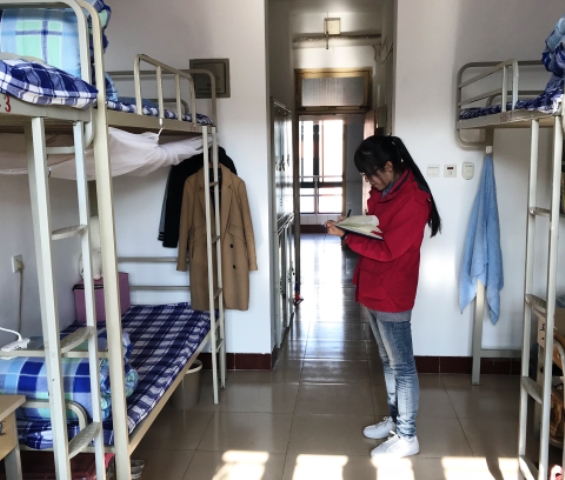 抽查女生宿舍 抽查女生宿舍
