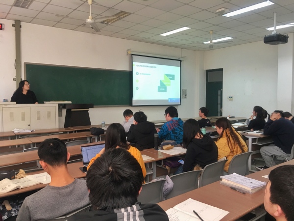 窦雅琴老师主持班会 窦雅琴老师主持班会