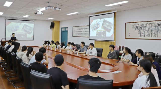 班长总结本学期班级工作 刘伟摄影 班长总结本学期班级工作 刘伟摄影