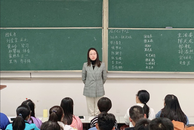 辅导员与学生交流 辅导员与学生交流