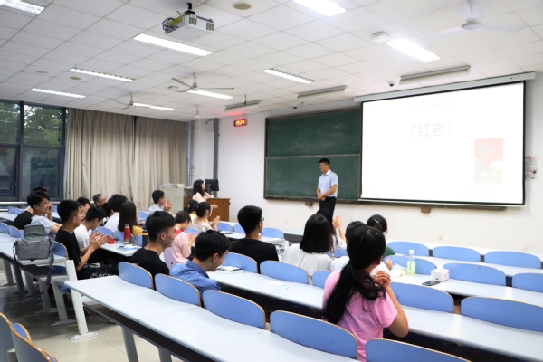 刘伟老师参与竞猜环节 曹明秀摄影.JPG 刘伟老师参与竞猜环节 曹明秀摄影.JPG