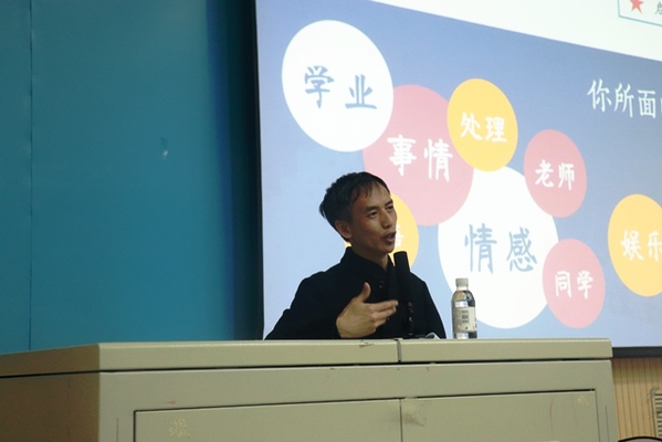 周辉老师在启航课堂授课-丁元贺摄影 周辉老师在启航课堂授课-丁元贺摄影