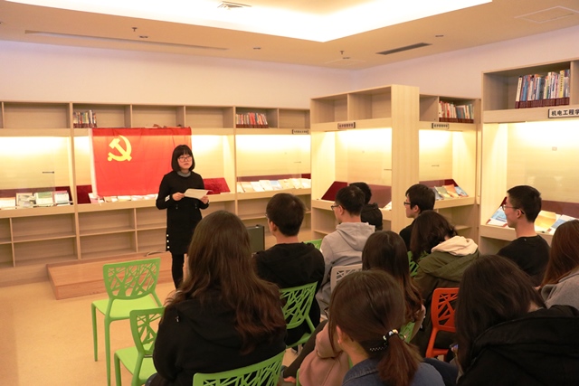 诵读烈士家书 袁鑫摄影 诵读烈士家书 袁鑫摄影