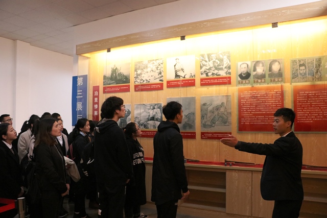 参观纪念馆 袁鑫摄影 参观纪念馆 袁鑫摄影