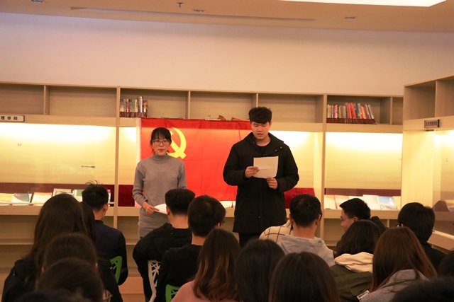 诵读烈士家书 袁鑫摄影 诵读烈士家书 袁鑫摄影