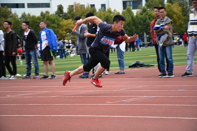 冲刺   何志军摄 冲刺   何志军摄