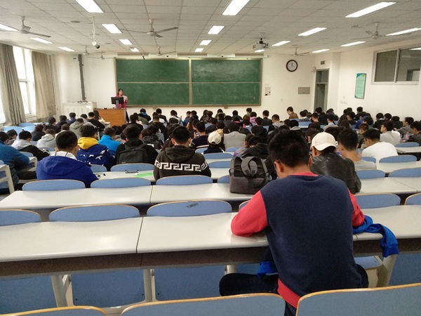 心理普测现场  钟朋志摄影