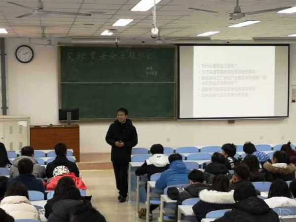 孟亦飞老师做安全教育 孟亦飞老师做安全教育