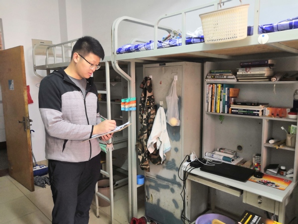 对存在的问题进行记录 葛运通摄影 对存在的问题进行记录 葛运通摄影