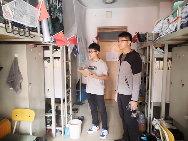 2018级开展卫生安全排查 葛运通摄影 2018级开展卫生安全排查 葛运通摄影